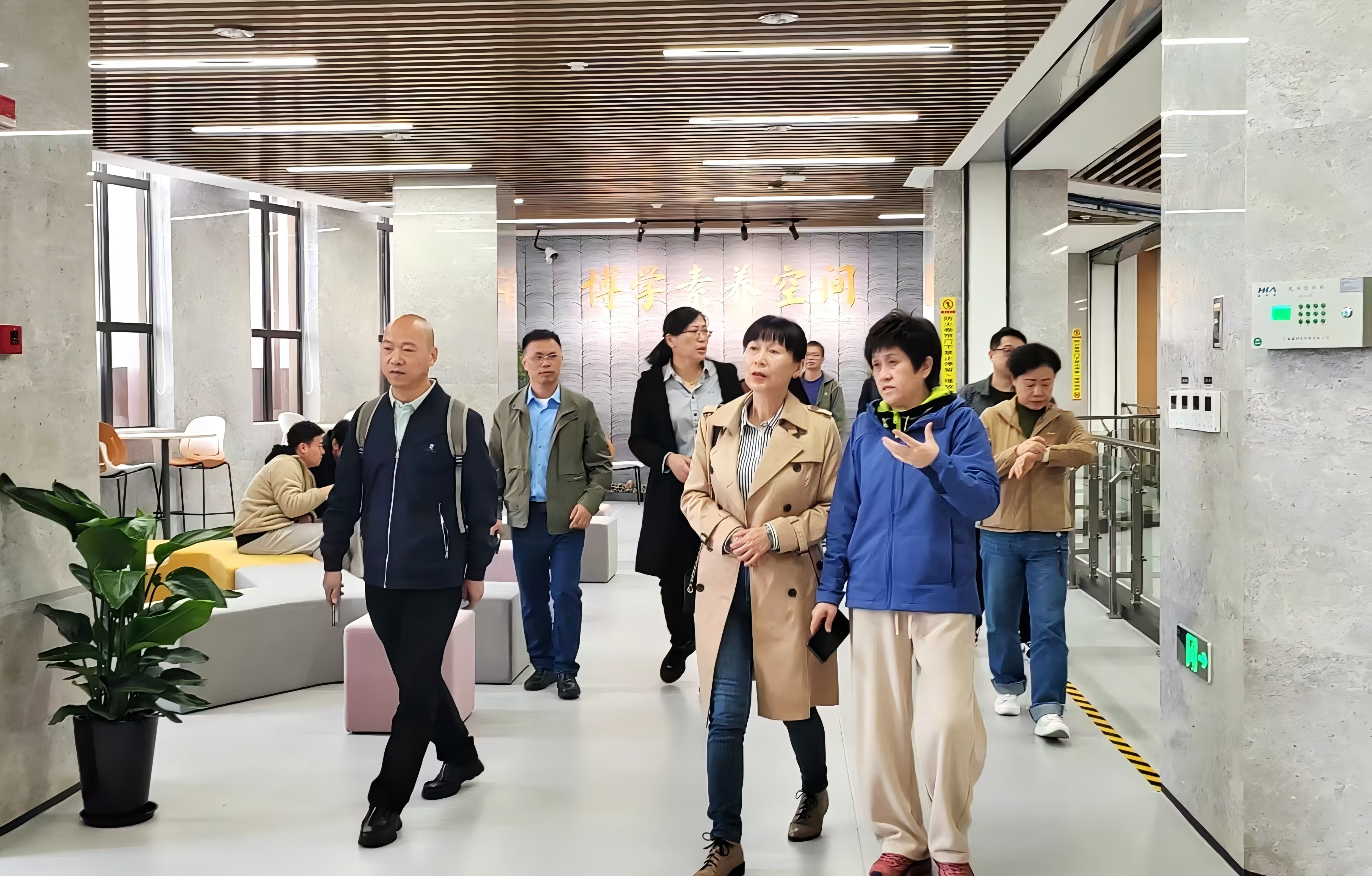 福州大学图书馆馆长一行来访交流